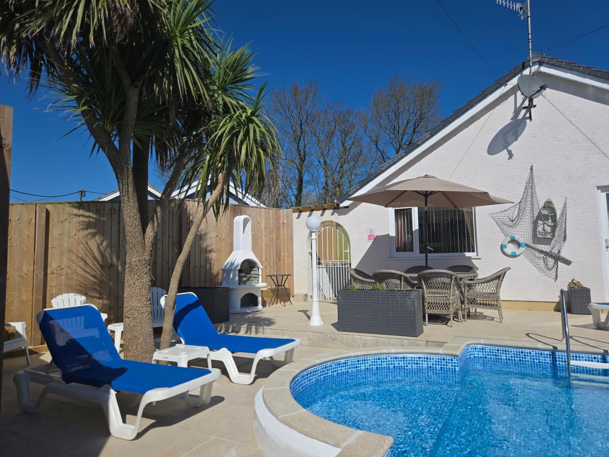 Family Bungalow With Private Pool Kilgetty Екстер'єр фото